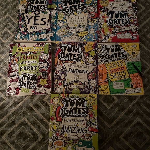 7 Tom Gates by Liz Pichon books; new or read once - Picture 1 of 5